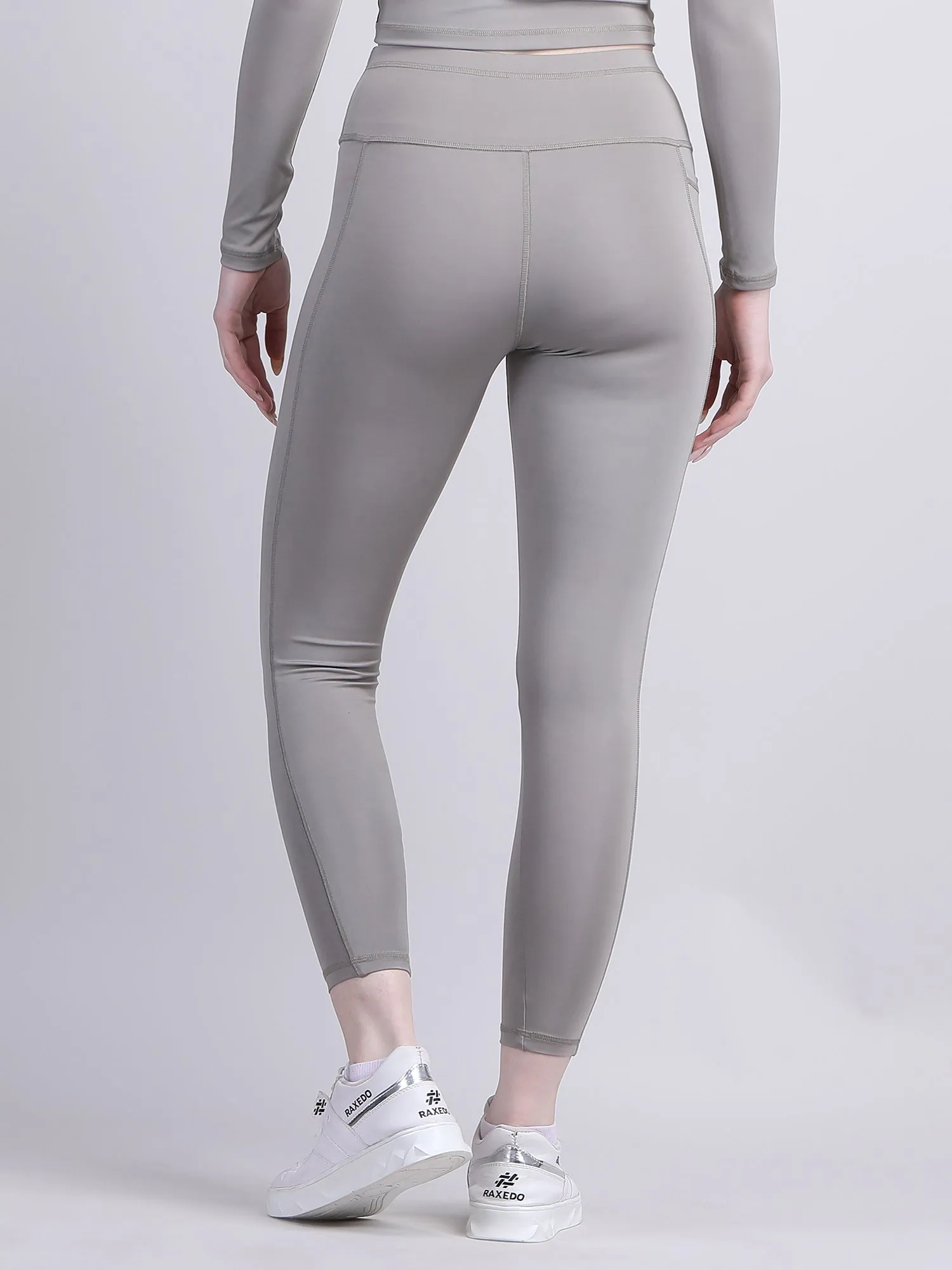 Women workout leggings with phone pocket