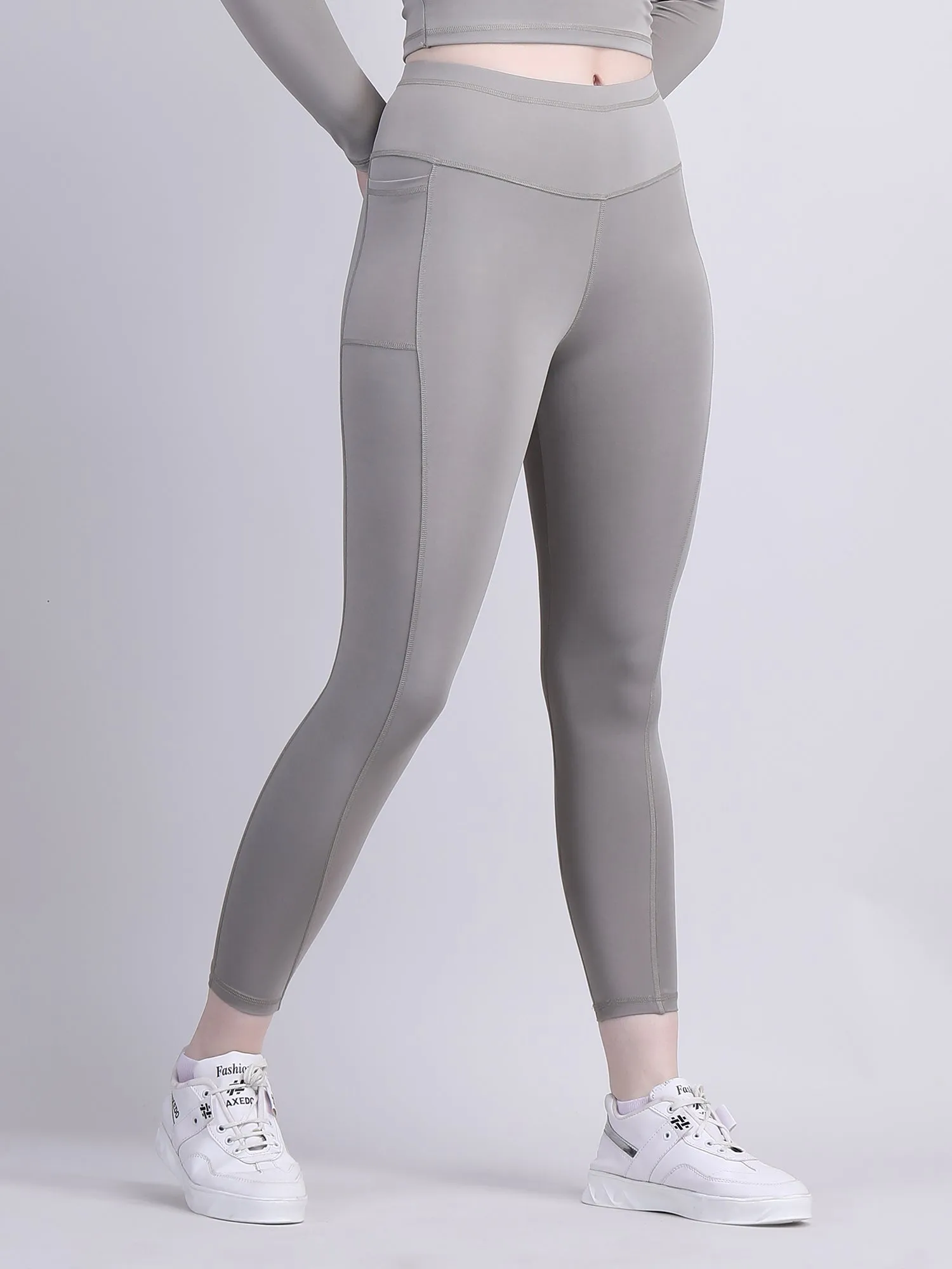 Women workout leggings with phone pocket