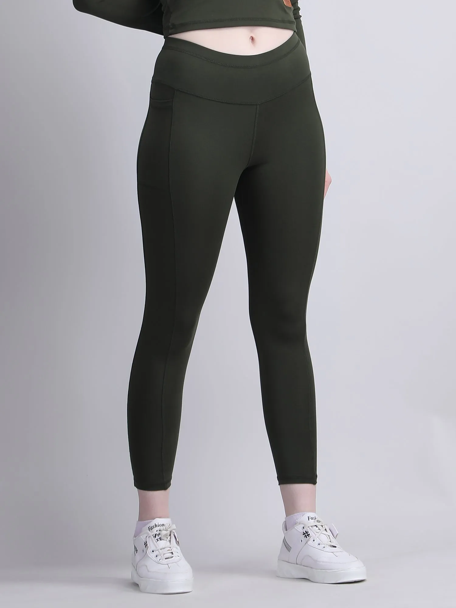 Women workout leggings with phone pocket