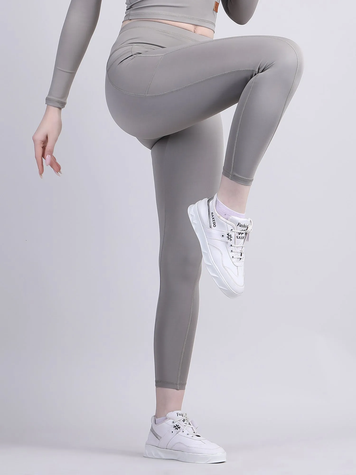 Women workout leggings with phone pocket