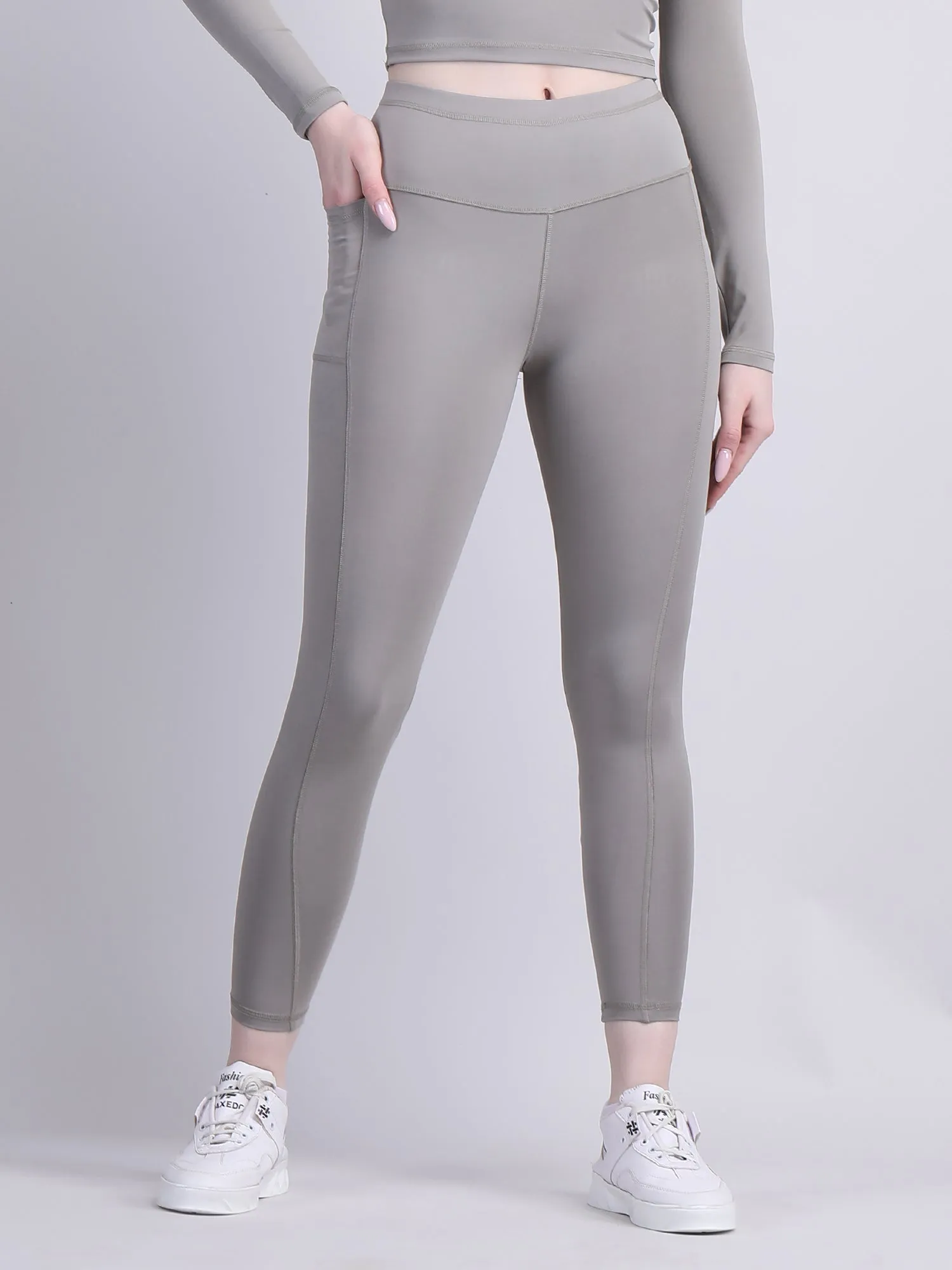 Women workout leggings with phone pocket